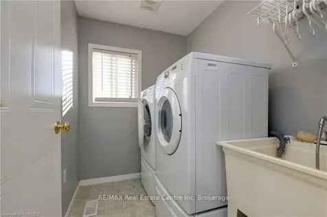 3 Small Court Cambridge ON N1R 8M3