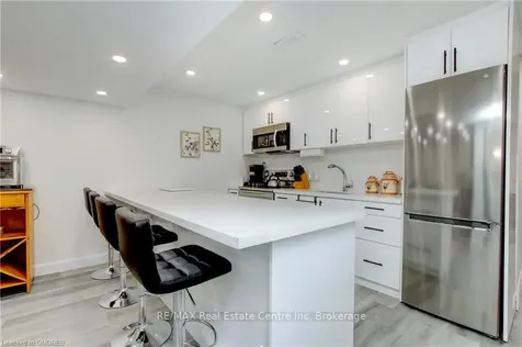 3 Small Court Cambridge ON N1R 8M3