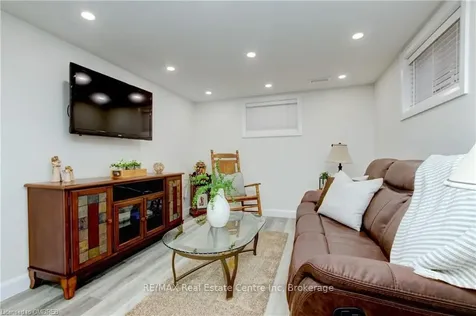 3 Small Court Cambridge ON N1R 8M3