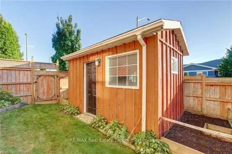 3 Small Court Cambridge ON N1R 8M3