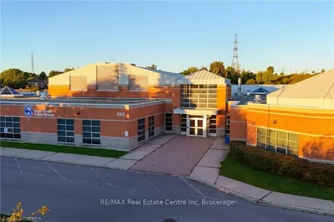 3 Small Court Cambridge ON N1R 8M3