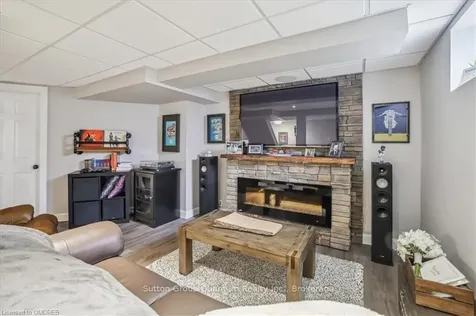 68 Wyngate Avenue Hamilton ON L8G 1T6