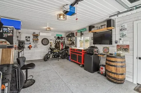 68 Wyngate Avenue Hamilton ON L8G 1T6