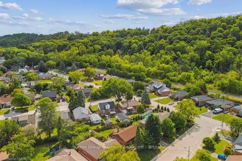 68 Wyngate Avenue Hamilton ON L8G 1T6
