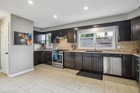 68 Wyngate Avenue Hamilton ON L8G 1T6