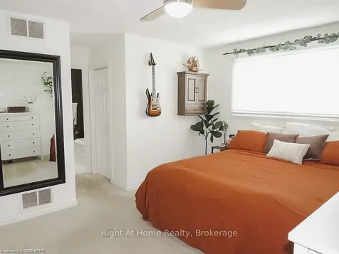 17 Oceanic Drive Hamilton ON L8E 4H3