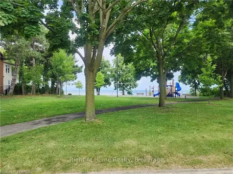 17 Oceanic Drive Hamilton ON L8E 4H3