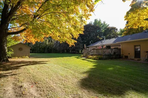 7907 Walkers Drive Strathroy-caradoc ON N7G 3H4