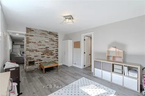 6 Lillian Street E Brant ON N0E 1N0