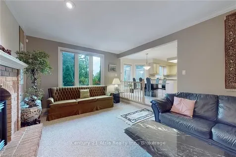 2 Garden Walk London ON N6J 4W9