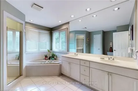 2 Garden Walk London ON N6J 4W9