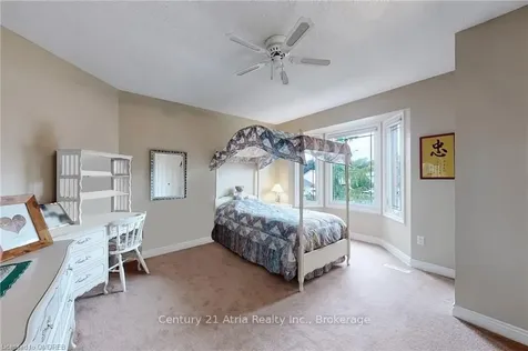 2 Garden Walk London ON N6J 4W9