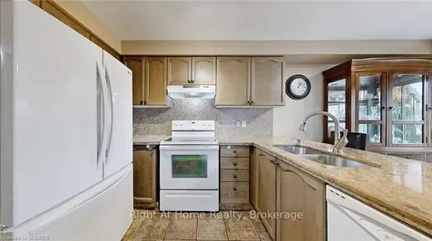 83 Shadyglen Drive Hamilton ON L8J 3W8