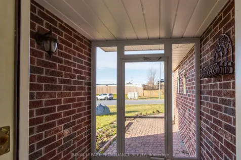 18 Simcoe Drive Belleville ON K8N 4Z5