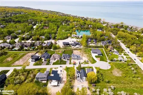 110 Lendvay Alley Blue Mountains ON L9Y 0S3