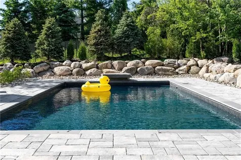 102 Salzburg Place Blue Mountains ON L9Y 0S2