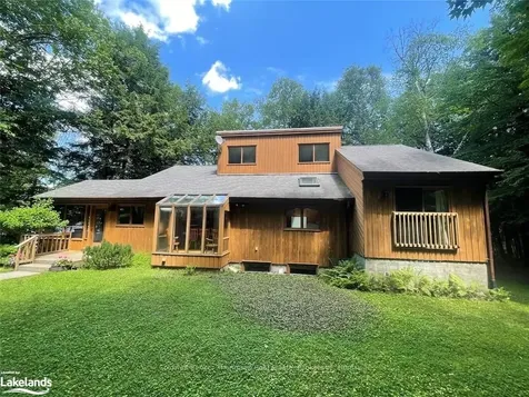 197 Rowanwood Lane Huntsville ON P0B 1M0