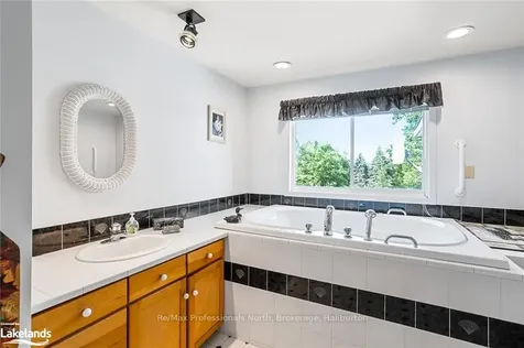 1053 Pennycook Lane Minden Hills ON K0M 2K0