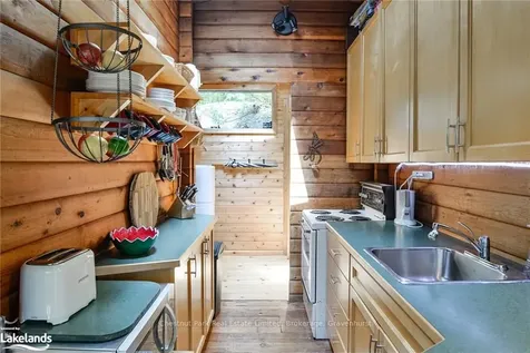 1079 Fire Route 11 N/a E Gravenhurst ON P1P 1R3