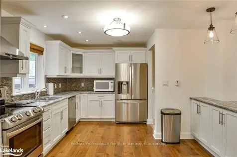 215 Forest Glen Drive Gravenhurst ON P1P 1A1