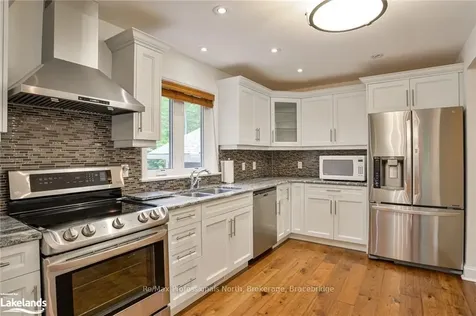 215 Forest Glen Drive Gravenhurst ON P1P 1A1
