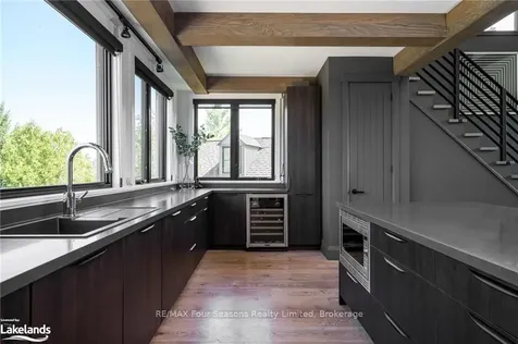 144 Alexandra Way Blue Mountains ON L9Y 0S3