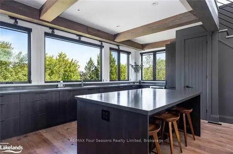 144 Alexandra Way Blue Mountains ON L9Y 0S3