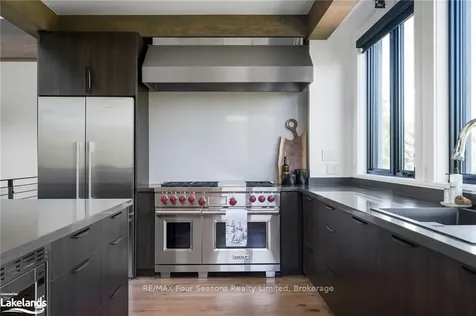 144 Alexandra Way Blue Mountains ON L9Y 0S3