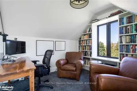 144 Alexandra Way Blue Mountains ON L9Y 0S3