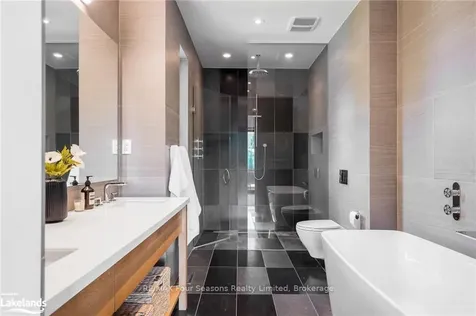 144 Alexandra Way Blue Mountains ON L9Y 0S3