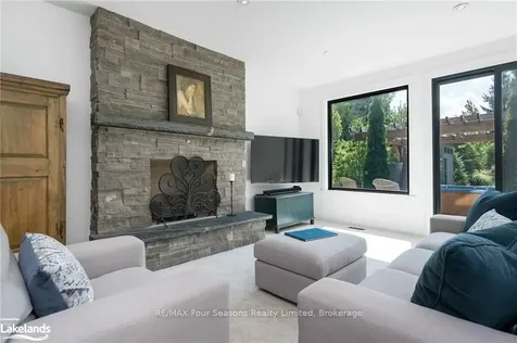 144 Alexandra Way Blue Mountains ON L9Y 0S3