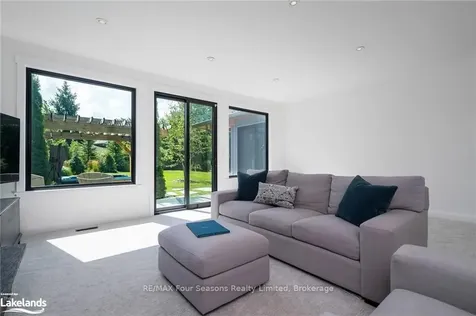 144 Alexandra Way Blue Mountains ON L9Y 0S3