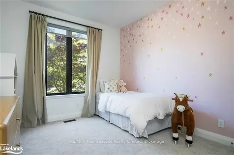 144 Alexandra Way Blue Mountains ON L9Y 0S3