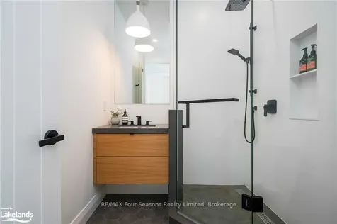 144 Alexandra Way Blue Mountains ON L9Y 0S3