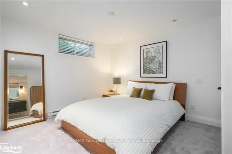 144 Alexandra Way Blue Mountains ON L9Y 0S3