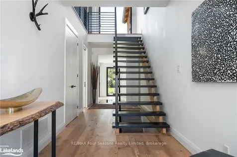 144 Alexandra Way Blue Mountains ON L9Y 0S3