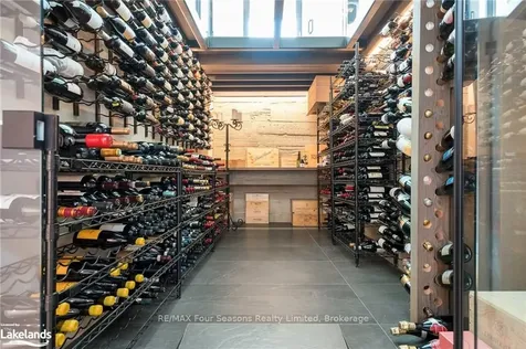 144 Alexandra Way Blue Mountains ON L9Y 0S3