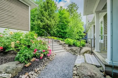 8 Street Andrews Circle Huntsville ON P1H 1L9