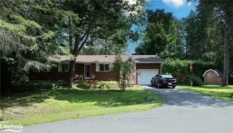 150 Lofty Pines Crescent Gravenhurst ON P1P 1M6