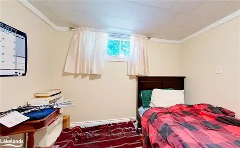 150 Lofty Pines Crescent Gravenhurst ON P1P 1M6