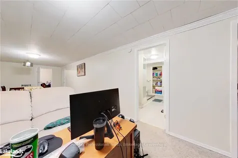150 Lofty Pines Crescent Gravenhurst ON P1P 1M6