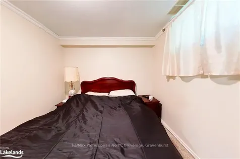 150 Lofty Pines Crescent Gravenhurst ON P1P 1M6