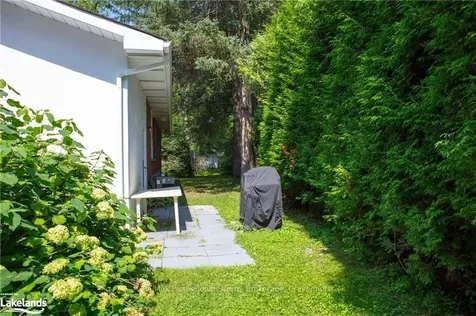 150 Lofty Pines Crescent Gravenhurst ON P1P 1M6