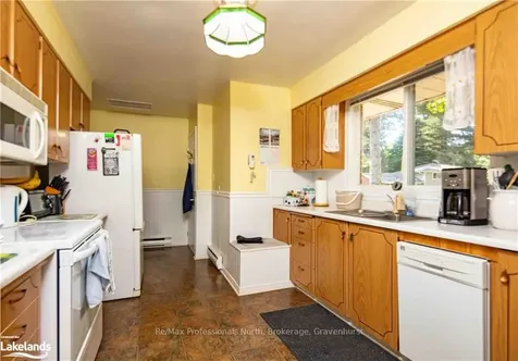 150 Lofty Pines Crescent Gravenhurst ON P1P 1M6