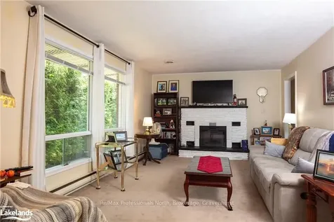 150 Lofty Pines Crescent Gravenhurst ON P1P 1M6