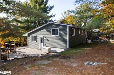 17 Ridgeway Drive Carling ON P0G 1G0