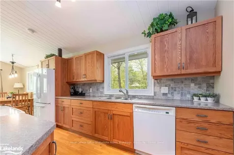 223 Woodland Drive Huntsville ON P1H 1A6