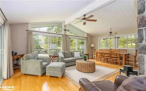 223 Woodland Drive Huntsville ON P1H 1A6
