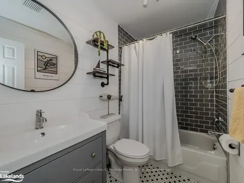 42 Shoreline Drive Bracebridge ON P1L 1Z4