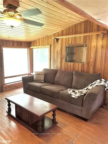 3327 Muskoka 117 Road Lake Of Bays ON P0B 1A0